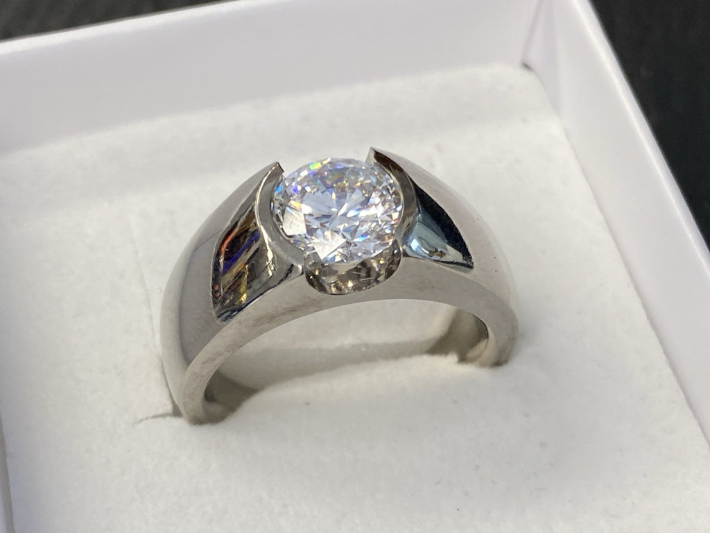 Eleganter Ring aus Titan Cubic Zirkonia Grösse 56