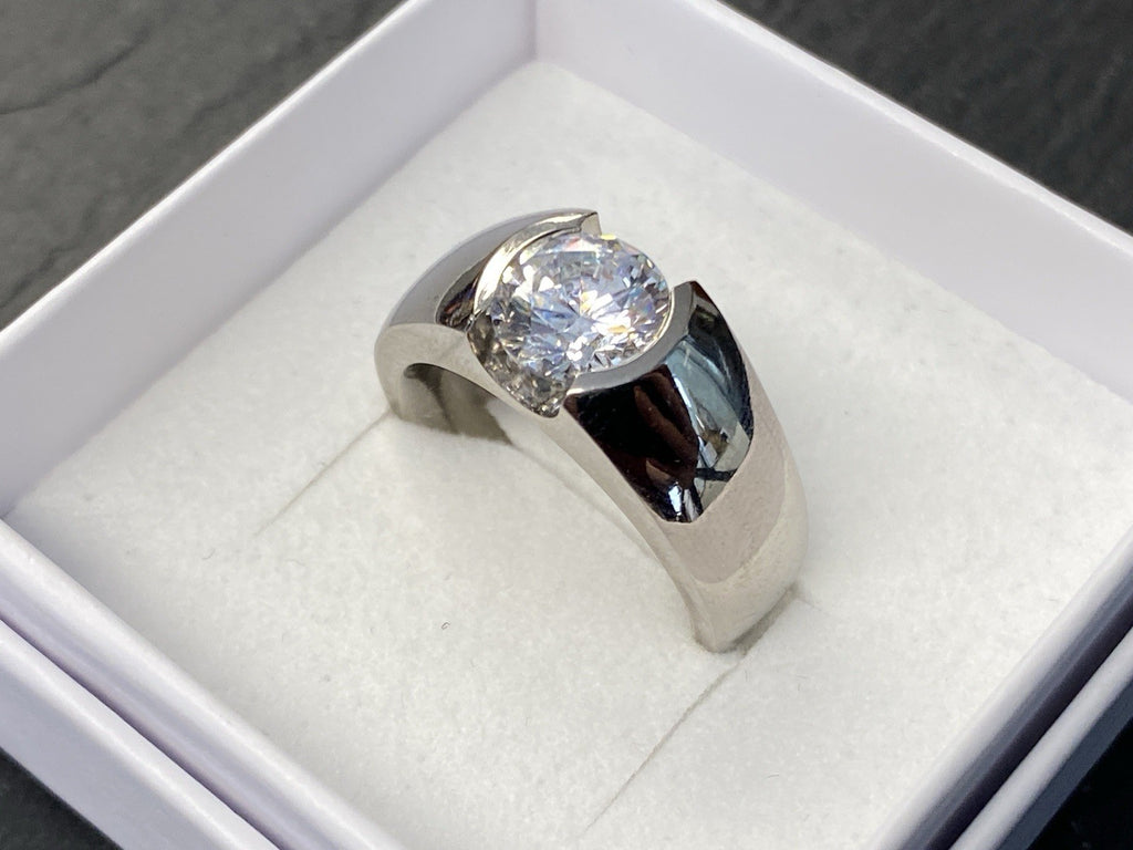 Eleganter Ring aus Titan Cubic Zirkonia Grösse 56