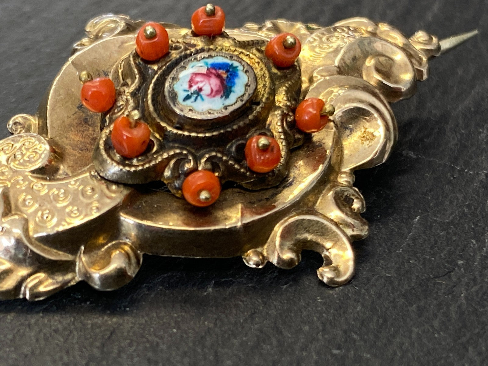 Antike Brosche 19 tes Jhdt 12K Gold mit Karneol / Koralle