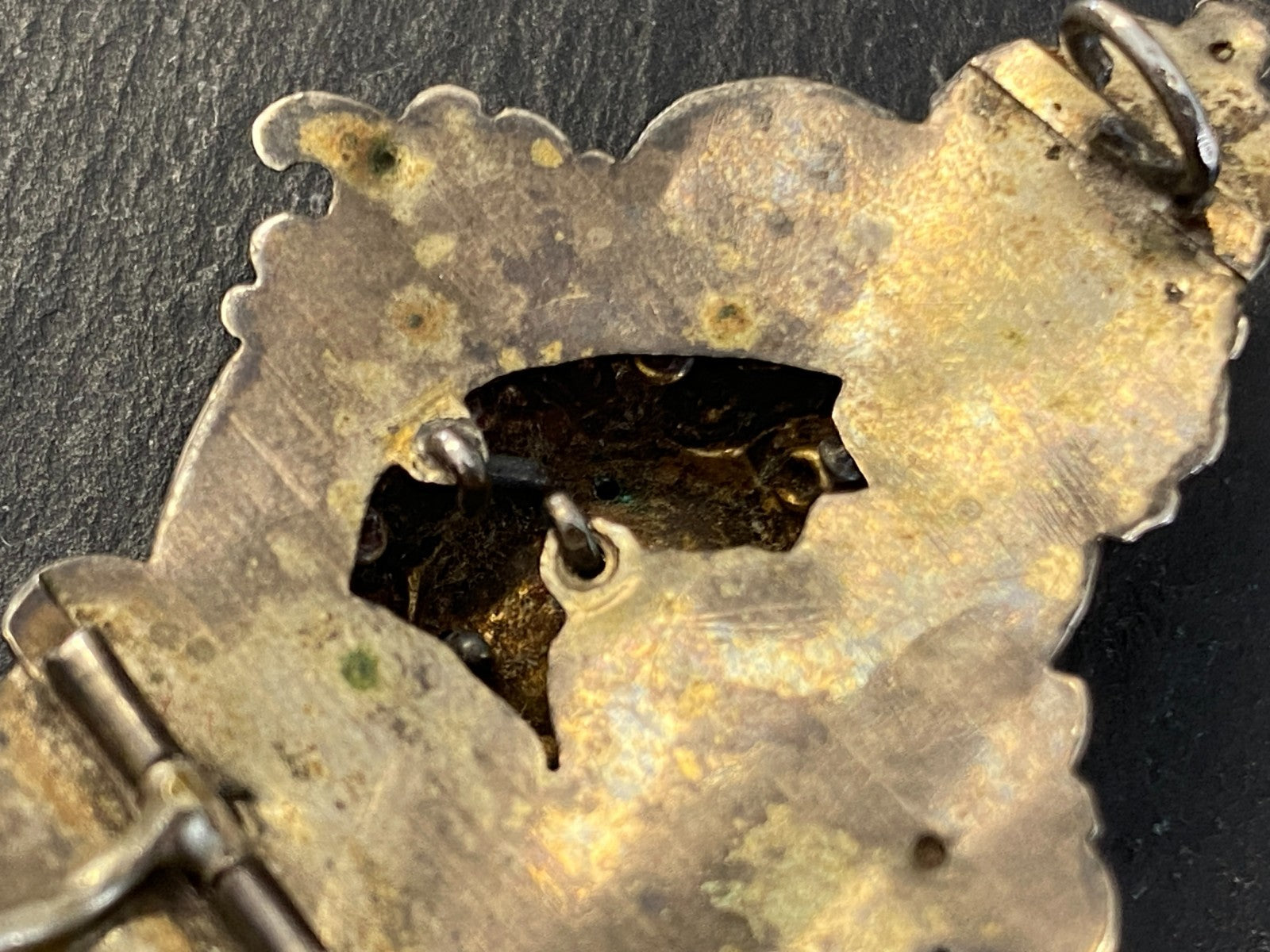 Antike Brosche 19 tes Jhdt 12K Gold mit Karneol / Koralle