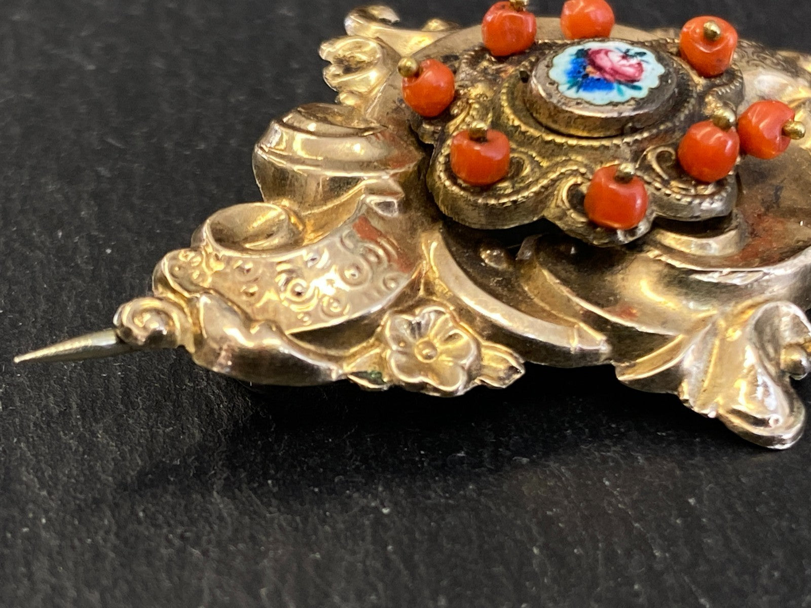 Antike Brosche 19 tes Jhdt 12K Gold mit Karneol / Koralle