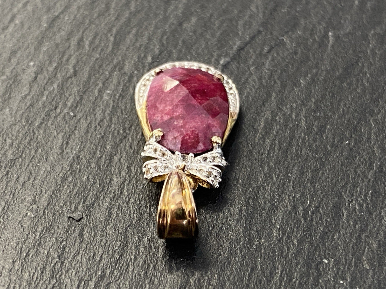 Eleganter Anhänger aus Sterling Silber 925 vergoldet mit Rubin Ca. 7,67ct