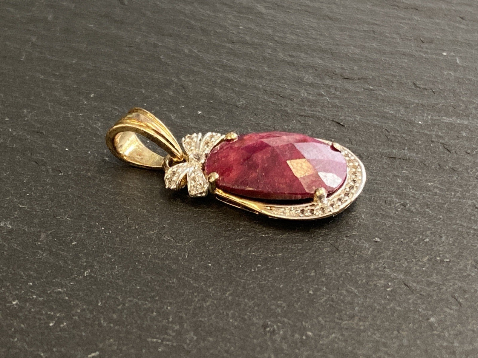 Eleganter Anhänger aus Sterling Silber 925 vergoldet mit Rubin Ca. 7,67ct