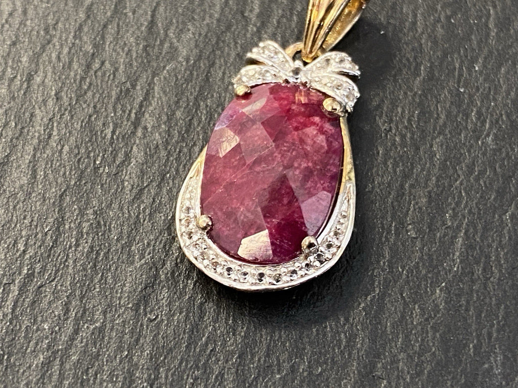 Eleganter Anhänger aus Sterling Silber 925 vergoldet mit Rubin Ca. 7,67ct