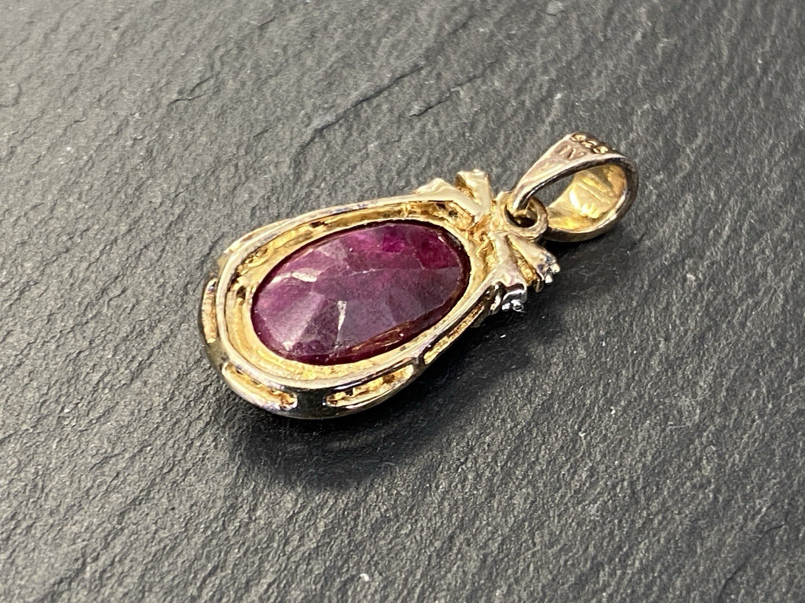 Eleganter Anhänger aus Sterling Silber 925 vergoldet mit Rubin Ca. 7,67ct