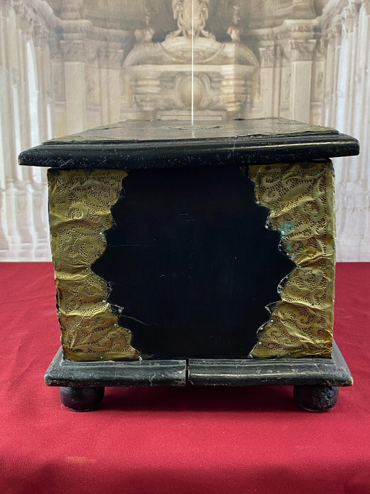 Antike Kolonial Kiste aus Holz mit Messingbeschlägen um 1880 Truhe
