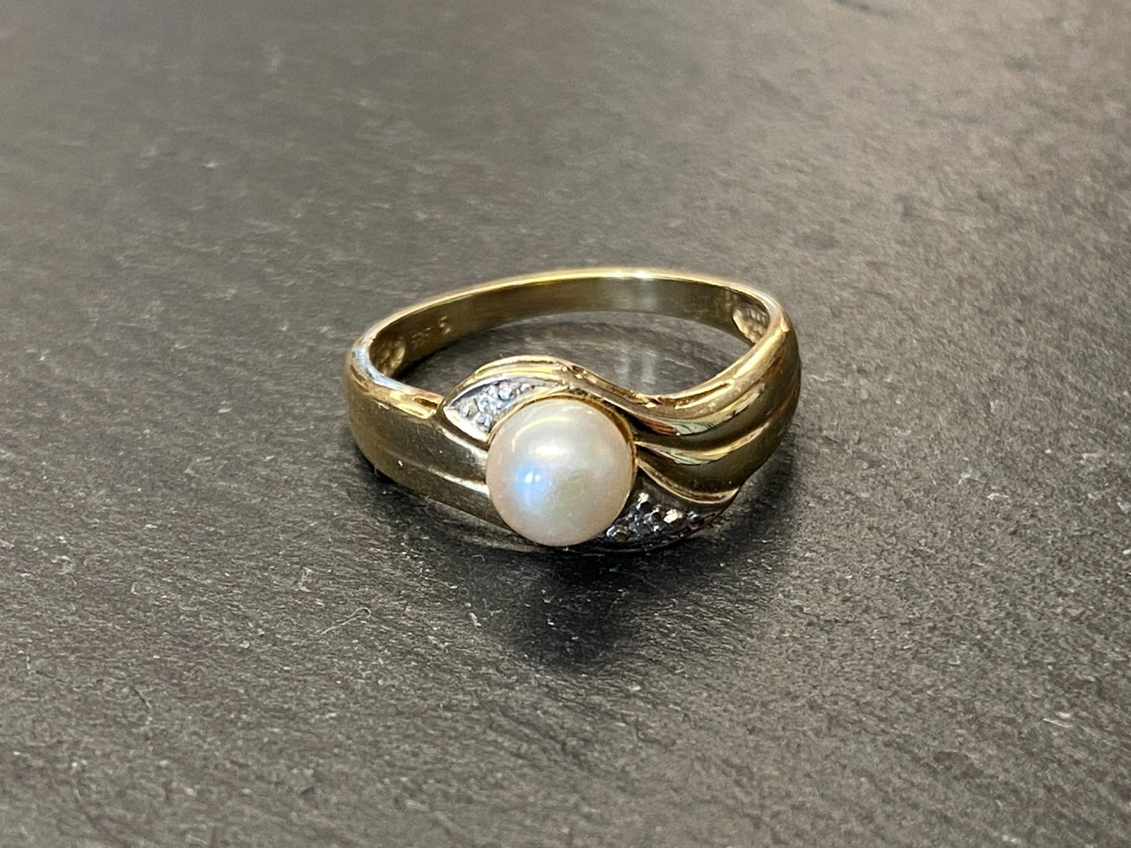 Eleganter Perlenring Ring Gelbgold 585 mit Perle und Diamanten Grösse 53
