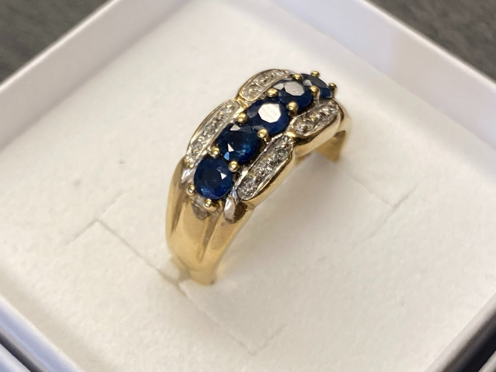 Eleganter Ring Gold 333 Diamanten Saphire Grösse 56