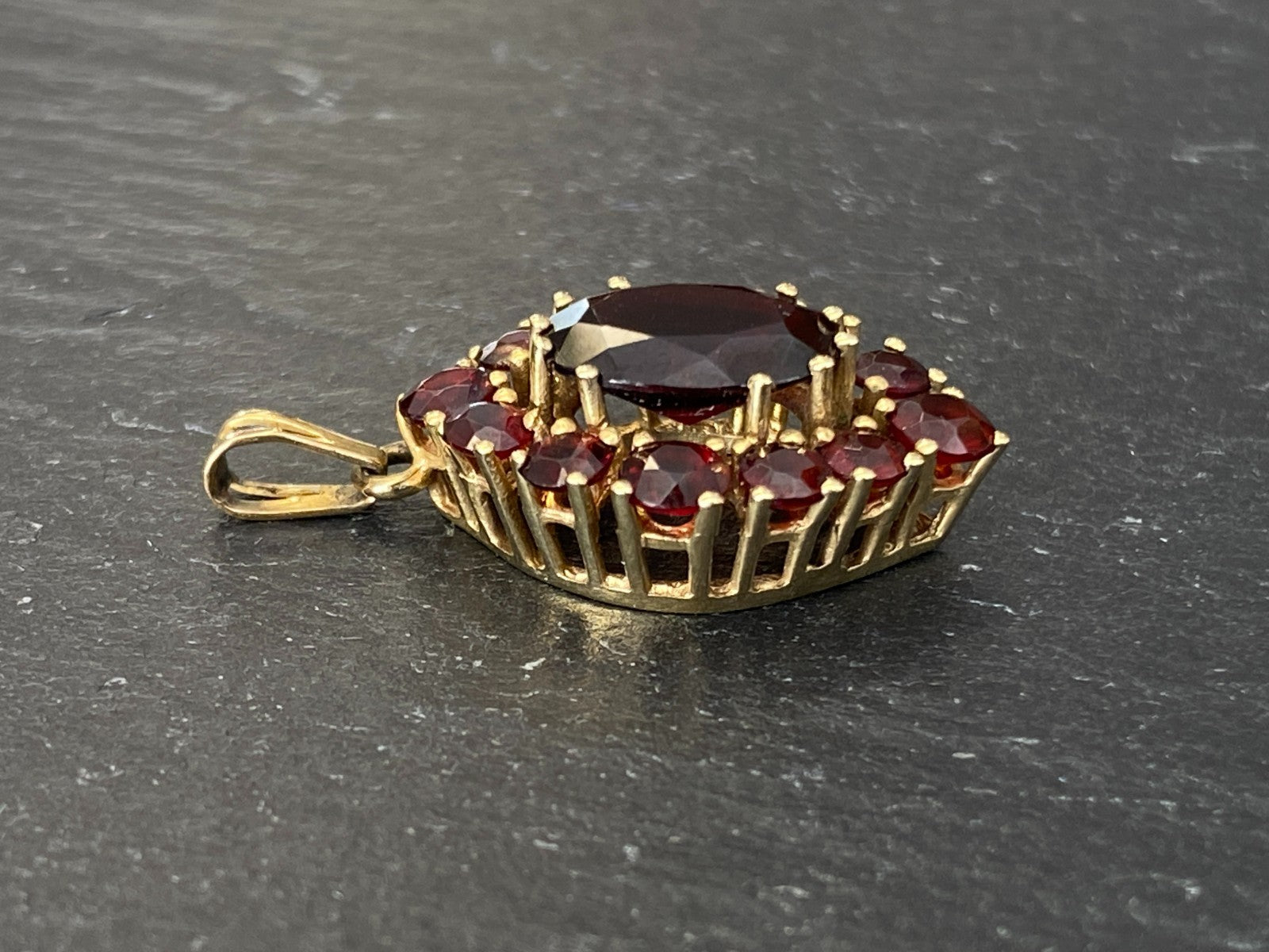 Antiker Böhmen Anhänger Gold 333 mit Granat