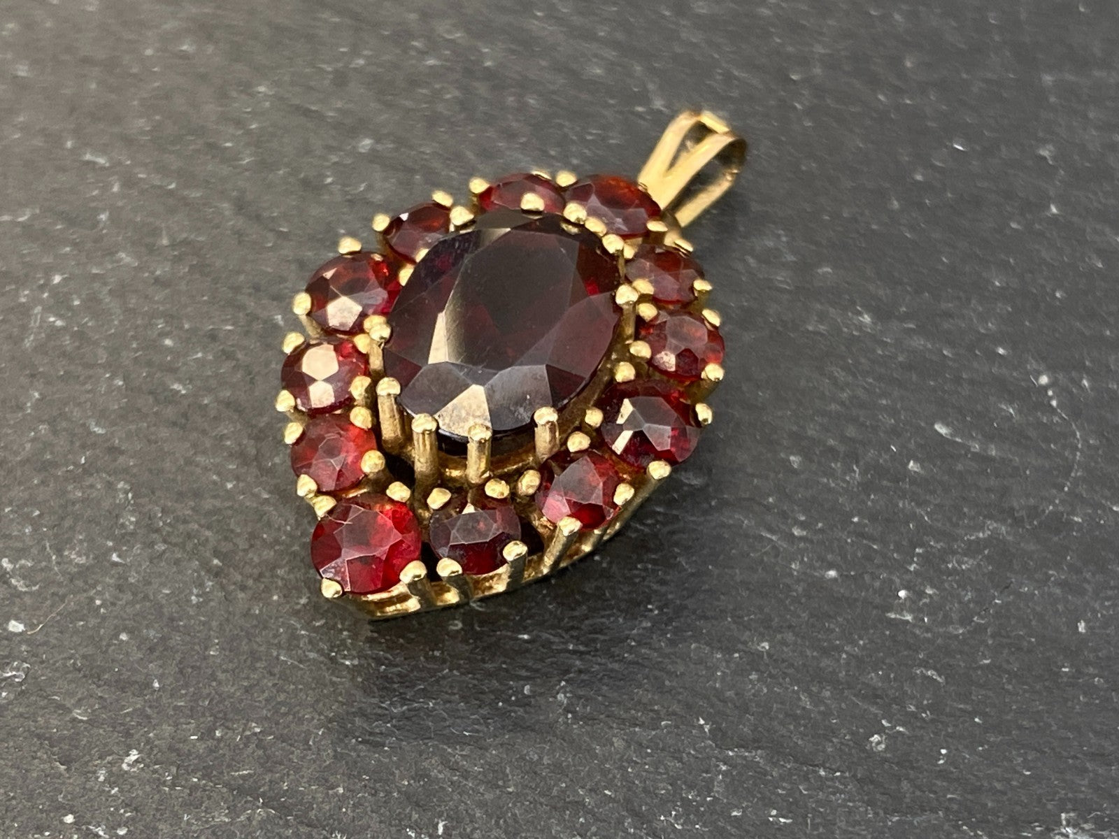 Antiker Böhmen Anhänger Gold 333 mit Granat