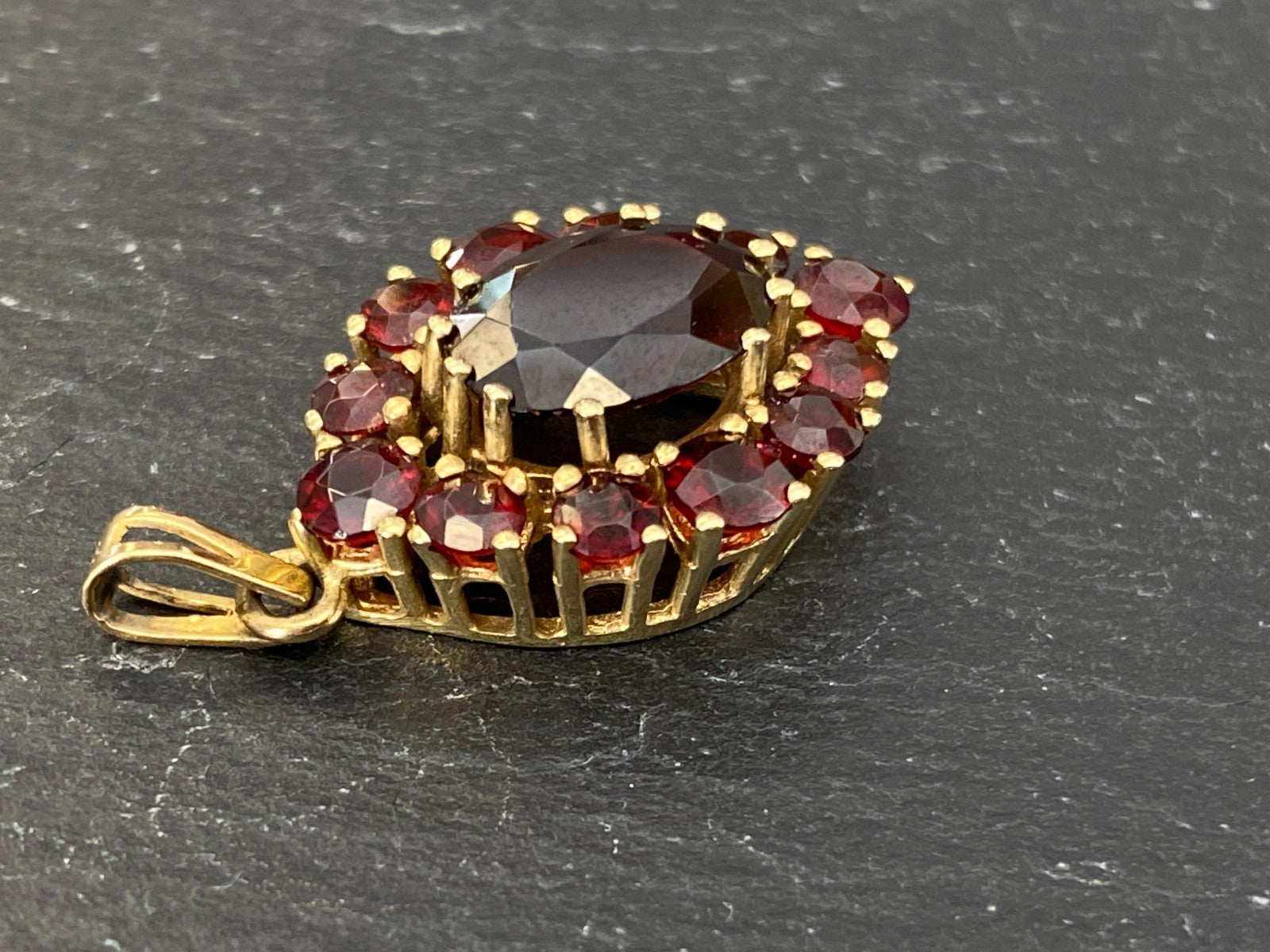 Antiker Böhmen Anhänger Gold 333 mit Granat