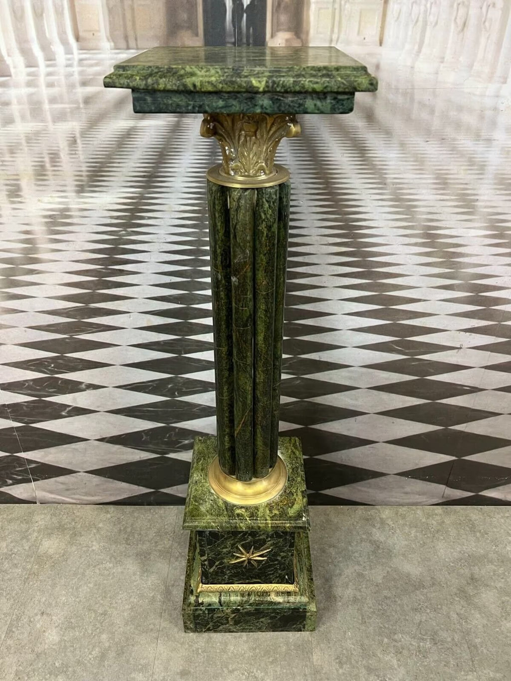 Paar Marmor Säulen Messing Ornamente antikes Vorbild