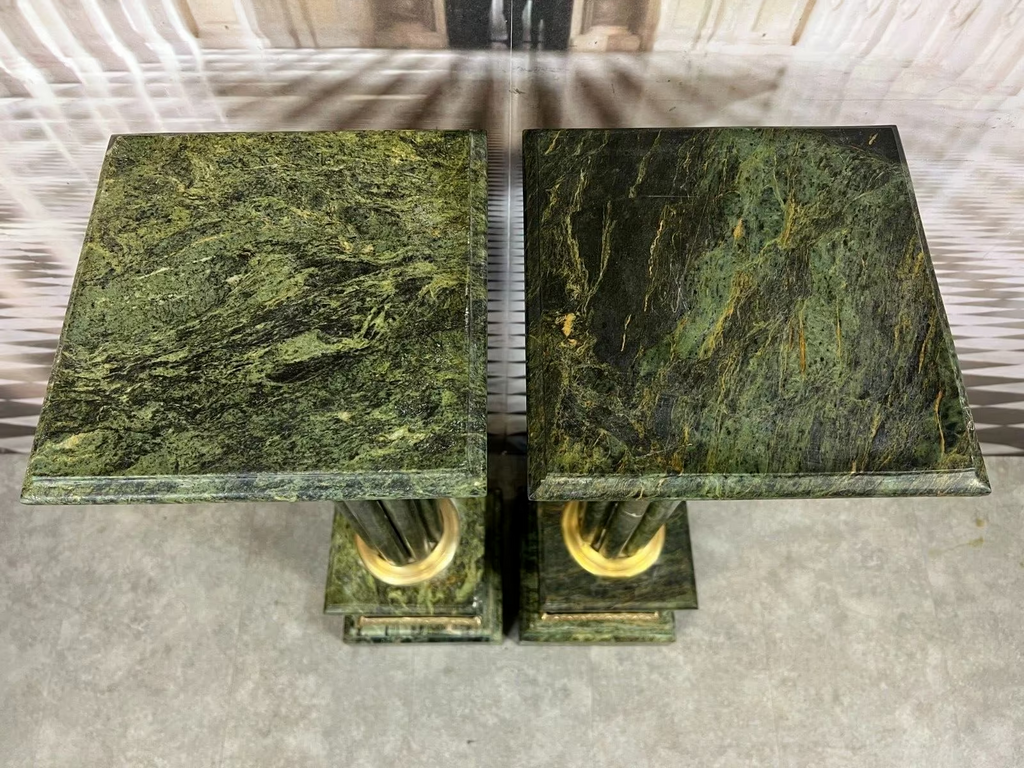 Paar Marmor Säulen Messing Ornamente antikes Vorbild
