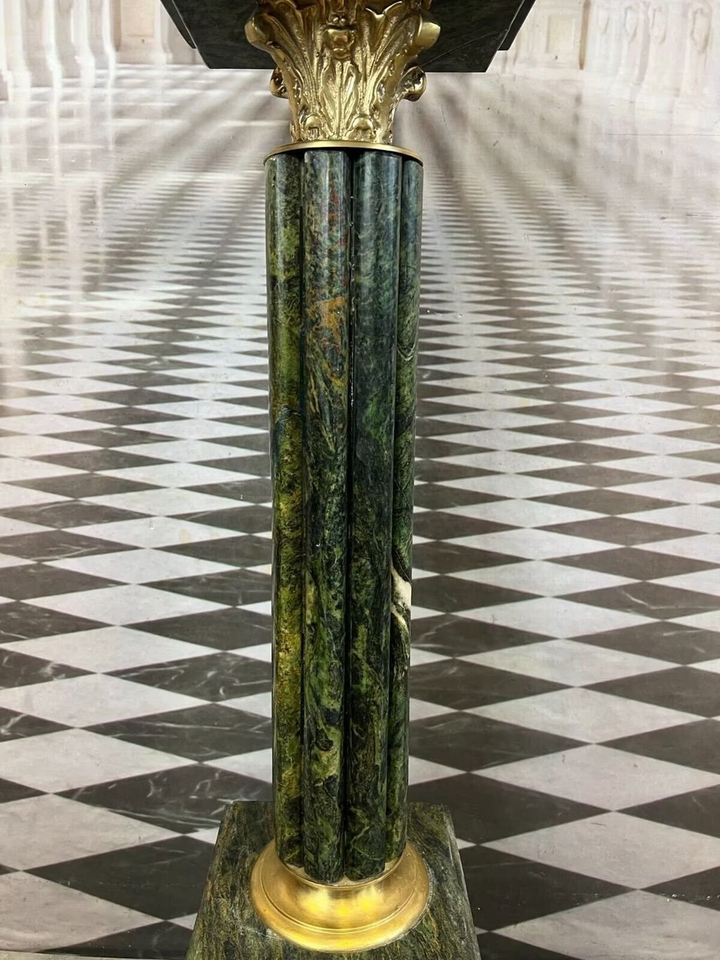 Paar Marmor Säulen Messing Ornamente antikes Vorbild