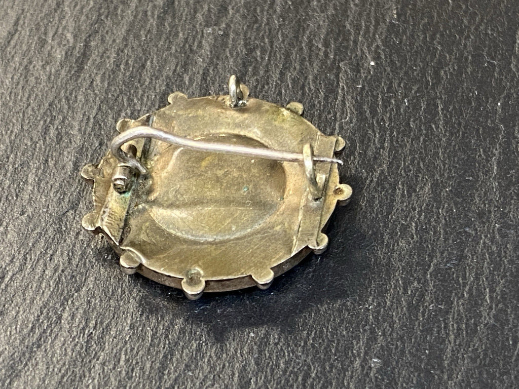 Brosche Anhänger Kette Kettenanhänger Granat Gravur Gravuren Metall vergoldet