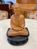 CHINA SKULPTUR AUS HOLZ BUDDHA AUF PODEST 28cm HOCH