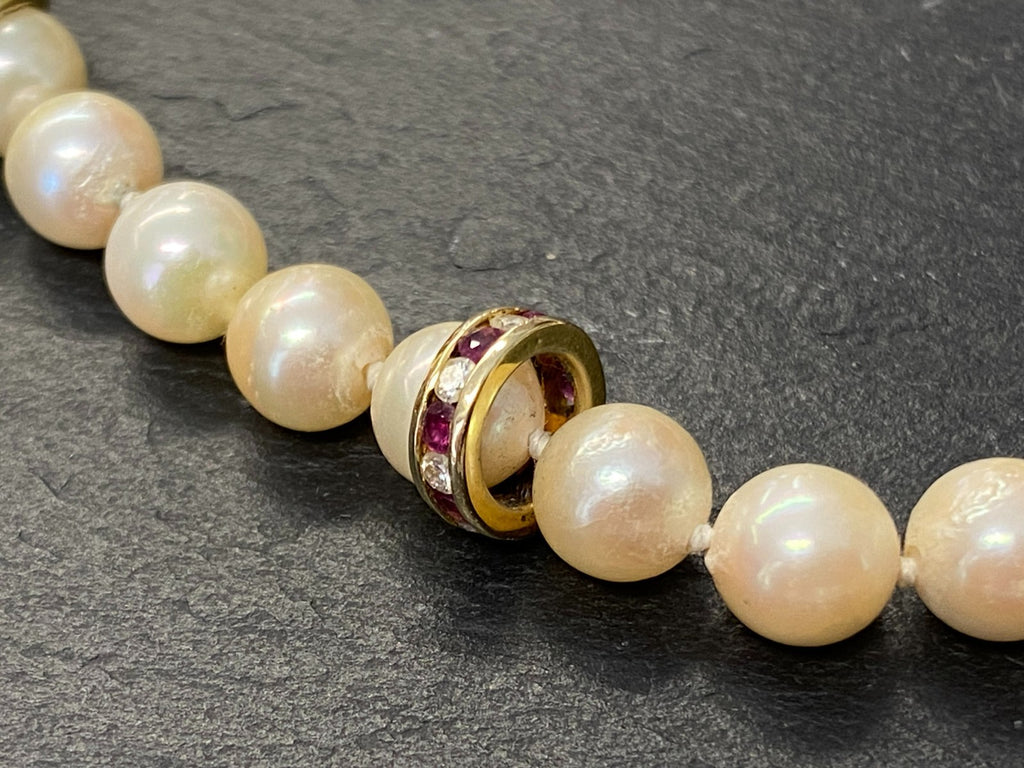 Elegantes Collier Perlenkette mit Elementen aus Gelbgold 14K Diamanten