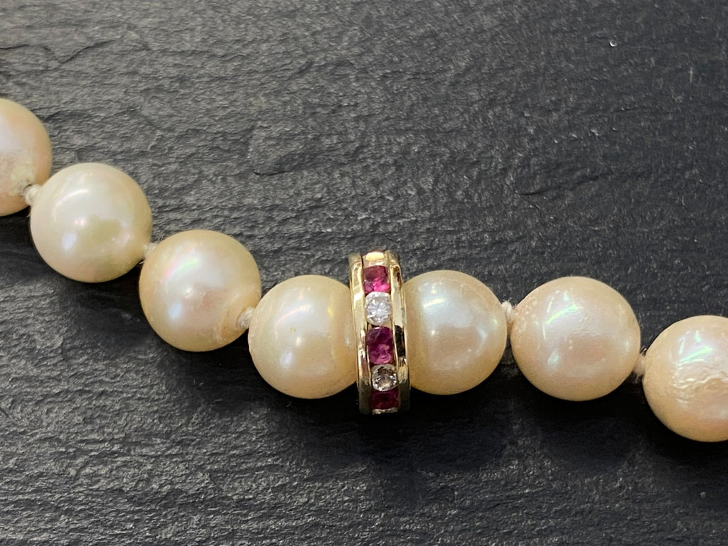 Elegantes Collier Perlenkette mit Elementen aus Gelbgold 14K Diamanten