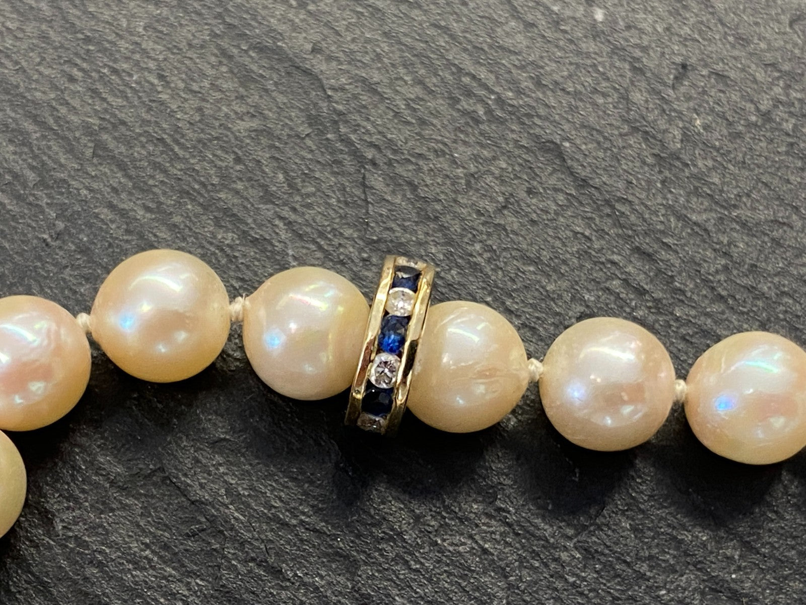Elegantes Collier Perlenkette mit Elementen aus Gelbgold 14K Diamanten