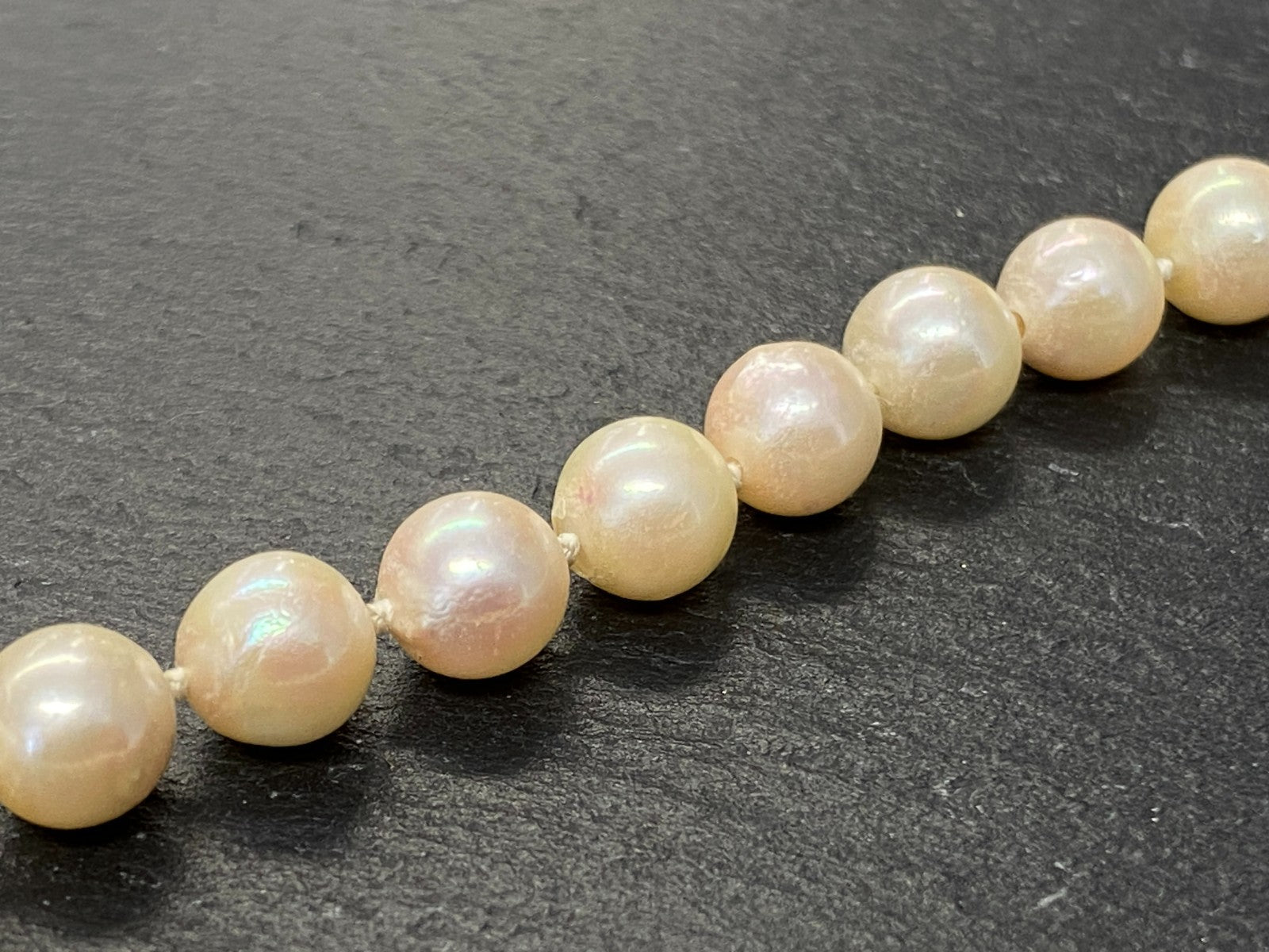 Elegantes Collier Perlenkette mit Elementen aus Gelbgold 14K Diamanten