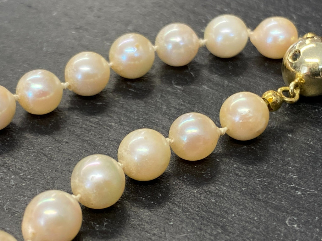 Elegantes Collier Perlenkette mit Elementen aus Gelbgold 14K Diamanten
