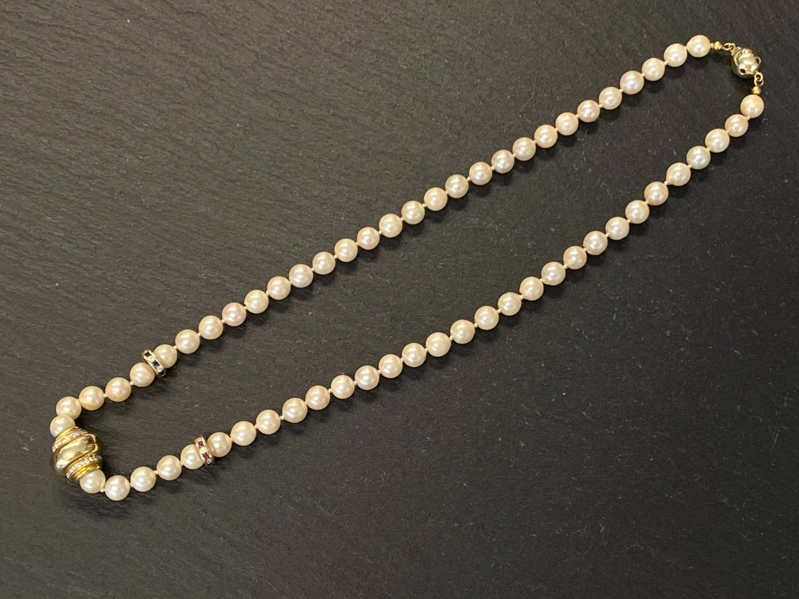 Elegantes Collier Perlenkette mit Elementen aus Gelbgold 14K Diamanten