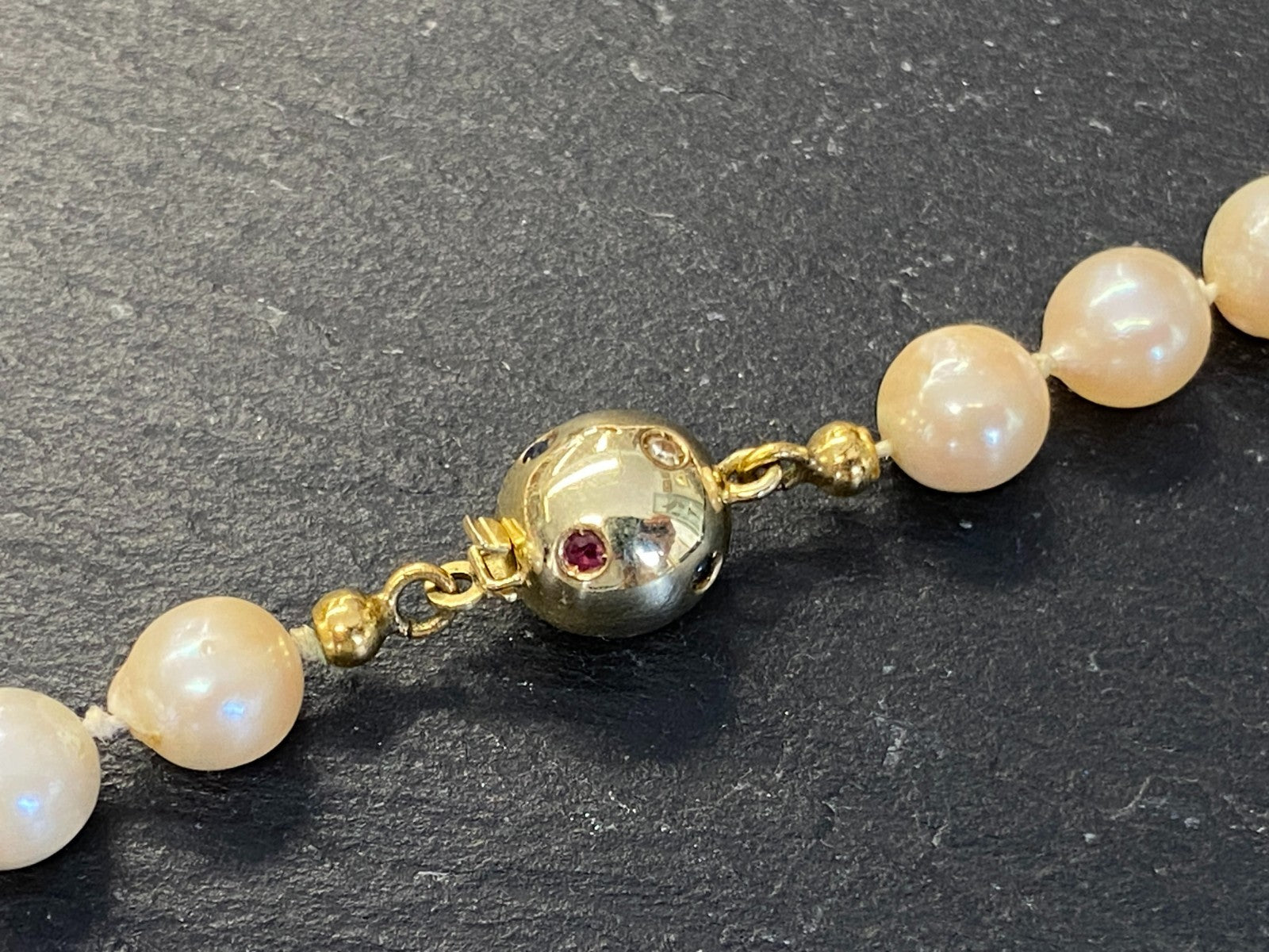 Elegantes Collier Perlenkette mit Elementen aus Gelbgold 14K Diamanten