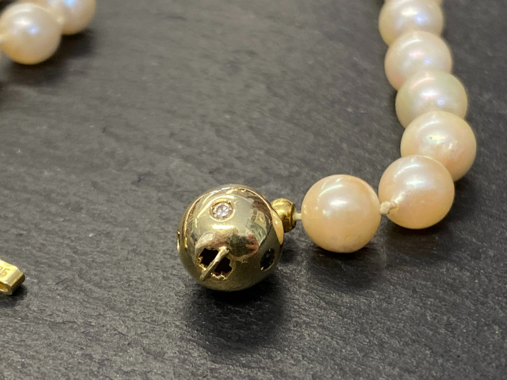 Elegantes Collier Perlenkette mit Elementen aus Gelbgold 14K Diamanten
