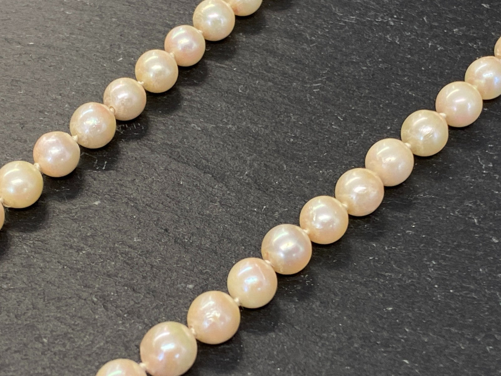 Elegantes Collier Perlenkette mit Elementen aus Gelbgold 14K Diamanten