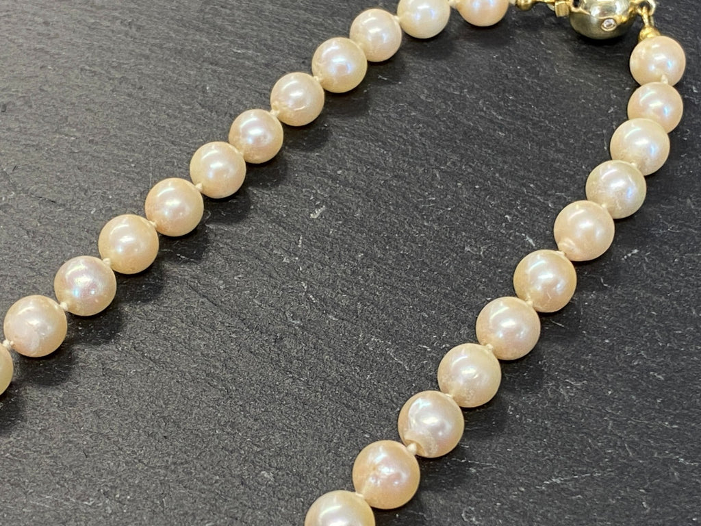Elegantes Collier Perlenkette mit Elementen aus Gelbgold 14K Diamanten