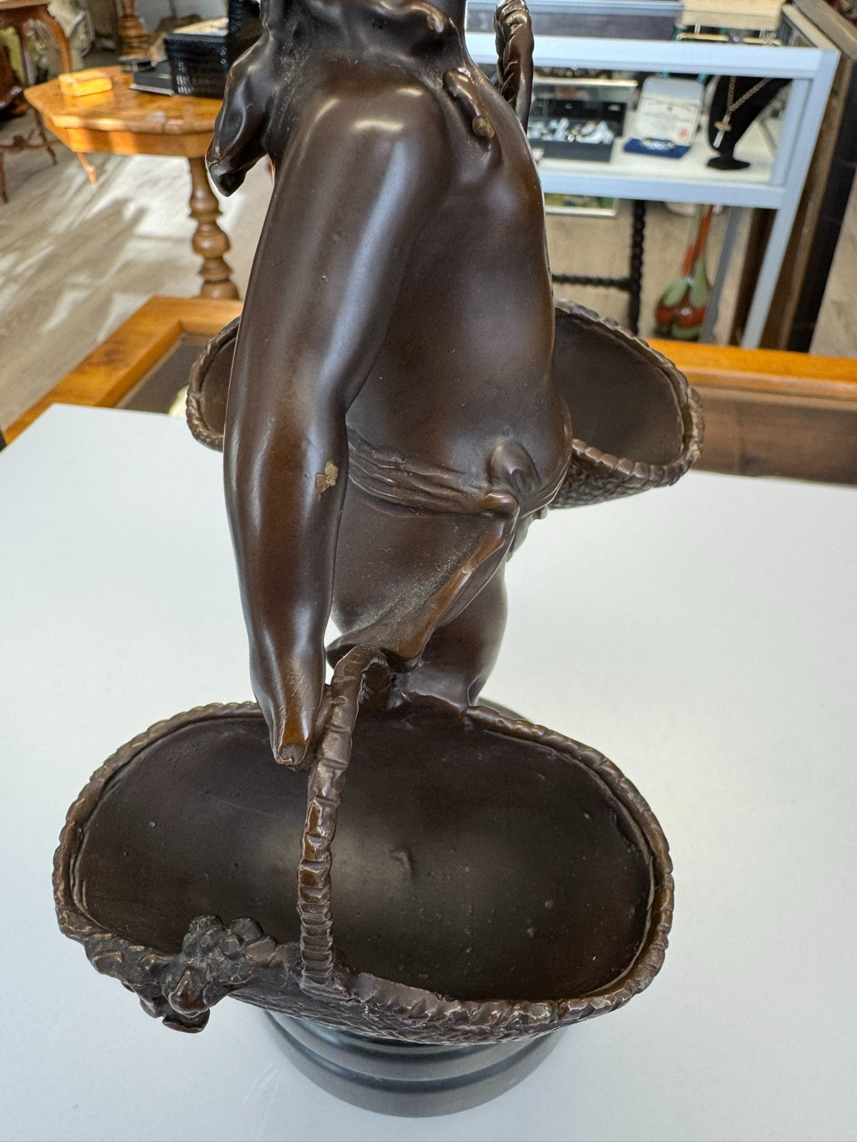 Suzanne Bizard (1873-1963) Bronze Skulptur Mädchen mit Körben