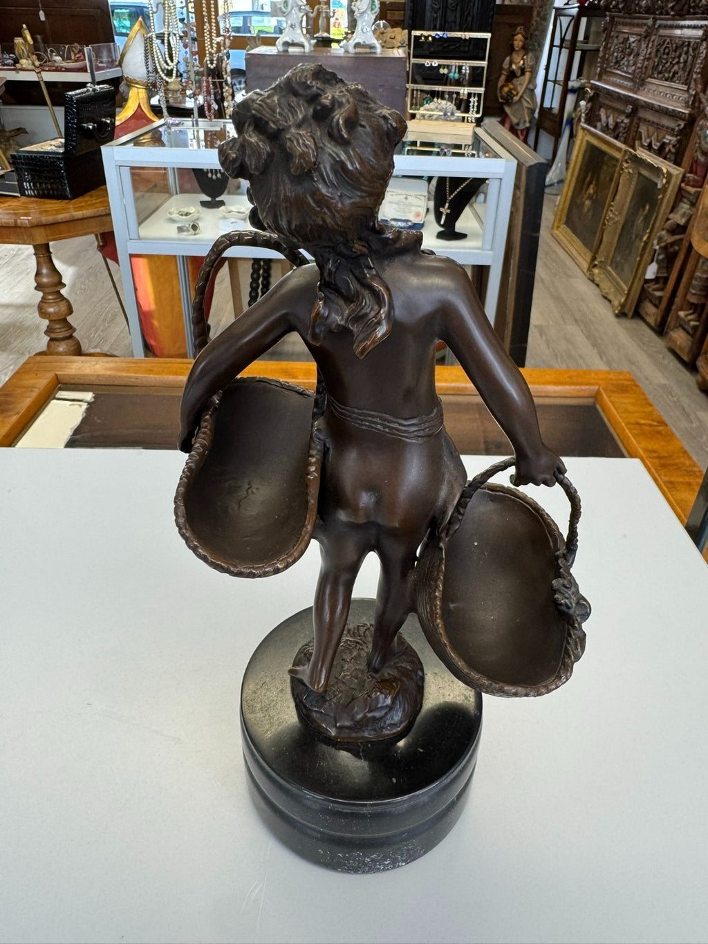 Suzanne Bizard (1873-1963) Bronze Skulptur Mädchen mit Körben