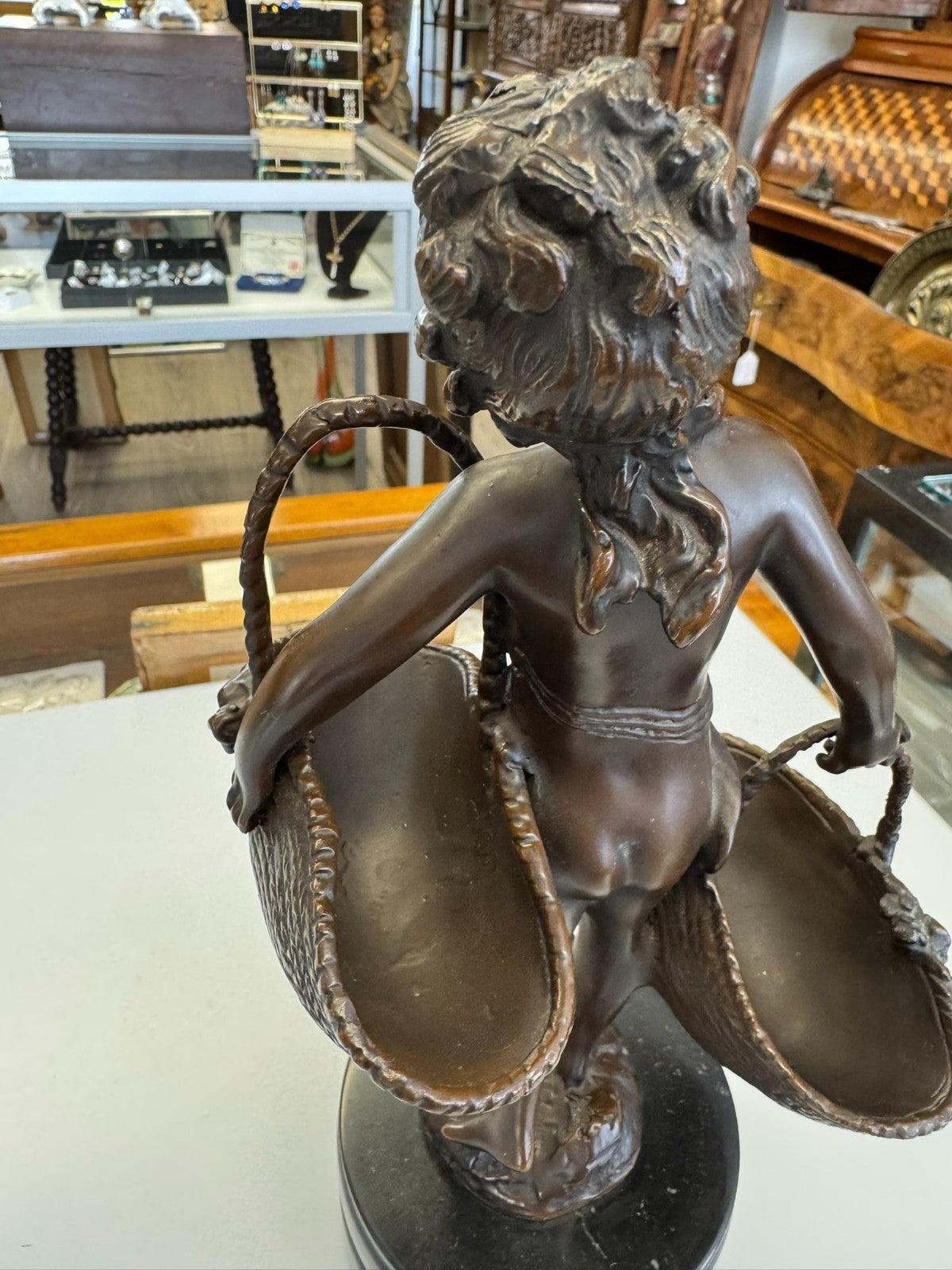 Suzanne Bizard (1873-1963) Bronze Skulptur Mädchen mit Körben