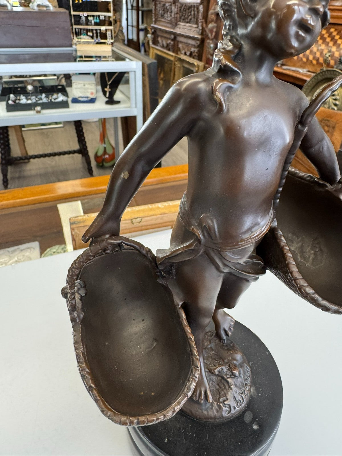 Suzanne Bizard (1873-1963) Bronze Skulptur Mädchen mit Körben