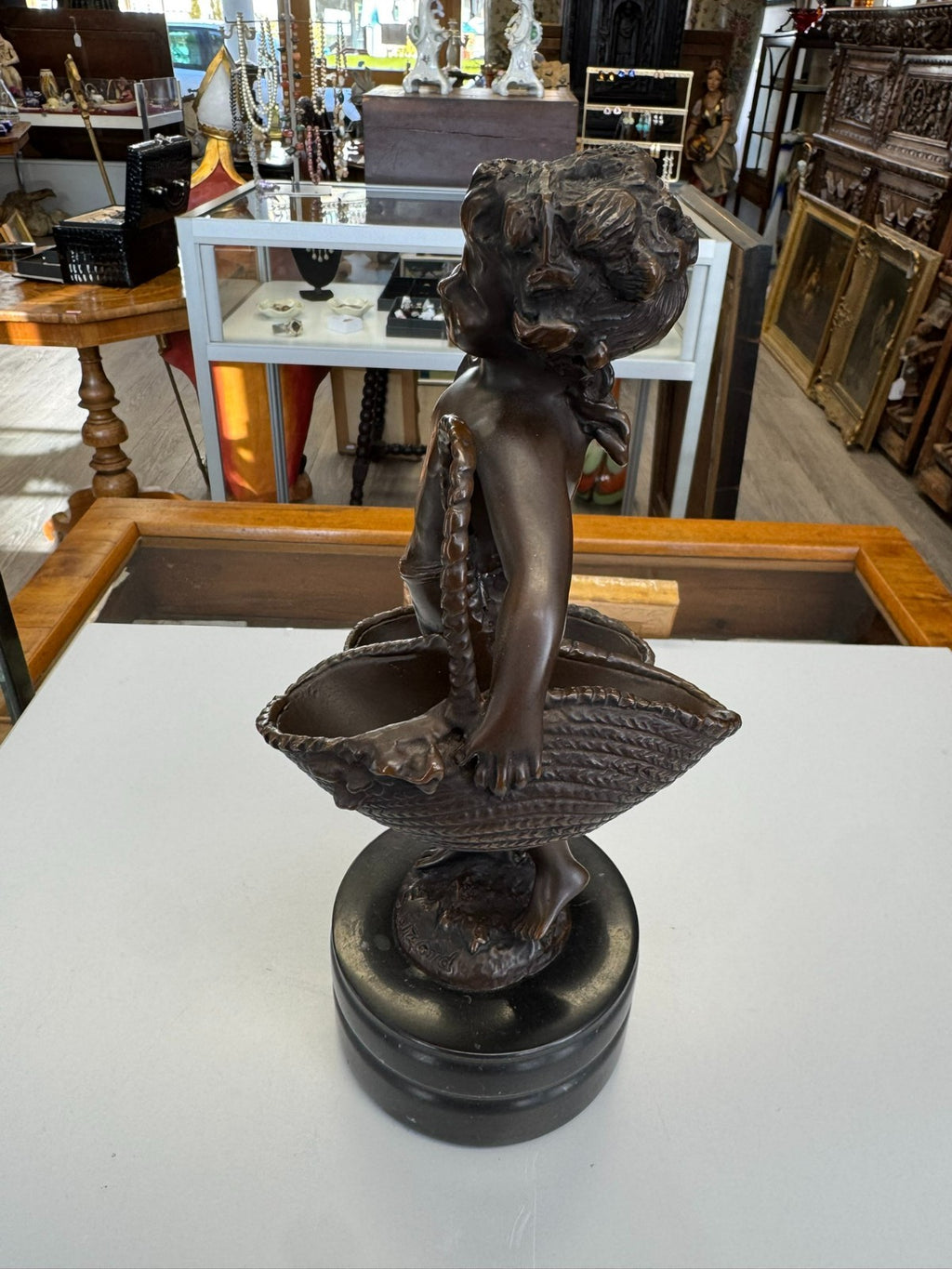 Suzanne Bizard (1873-1963) Bronze Skulptur Mädchen mit Körben