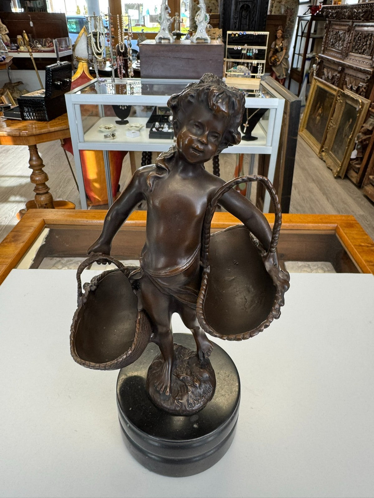 Suzanne BIZARD (1873-1963) BRONZE SKULPTUR MÄDCHEN MIT KÖRBEN