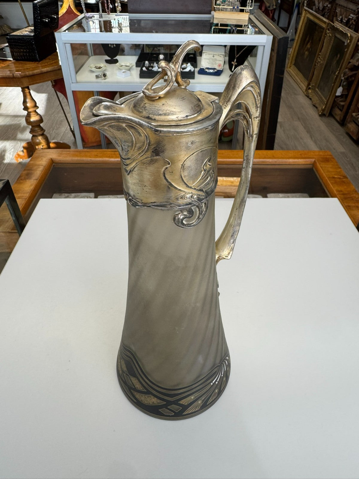 Herausragende Jugendstil Karaffe aus Satiniertem Glas mit Vergoldeter Montur