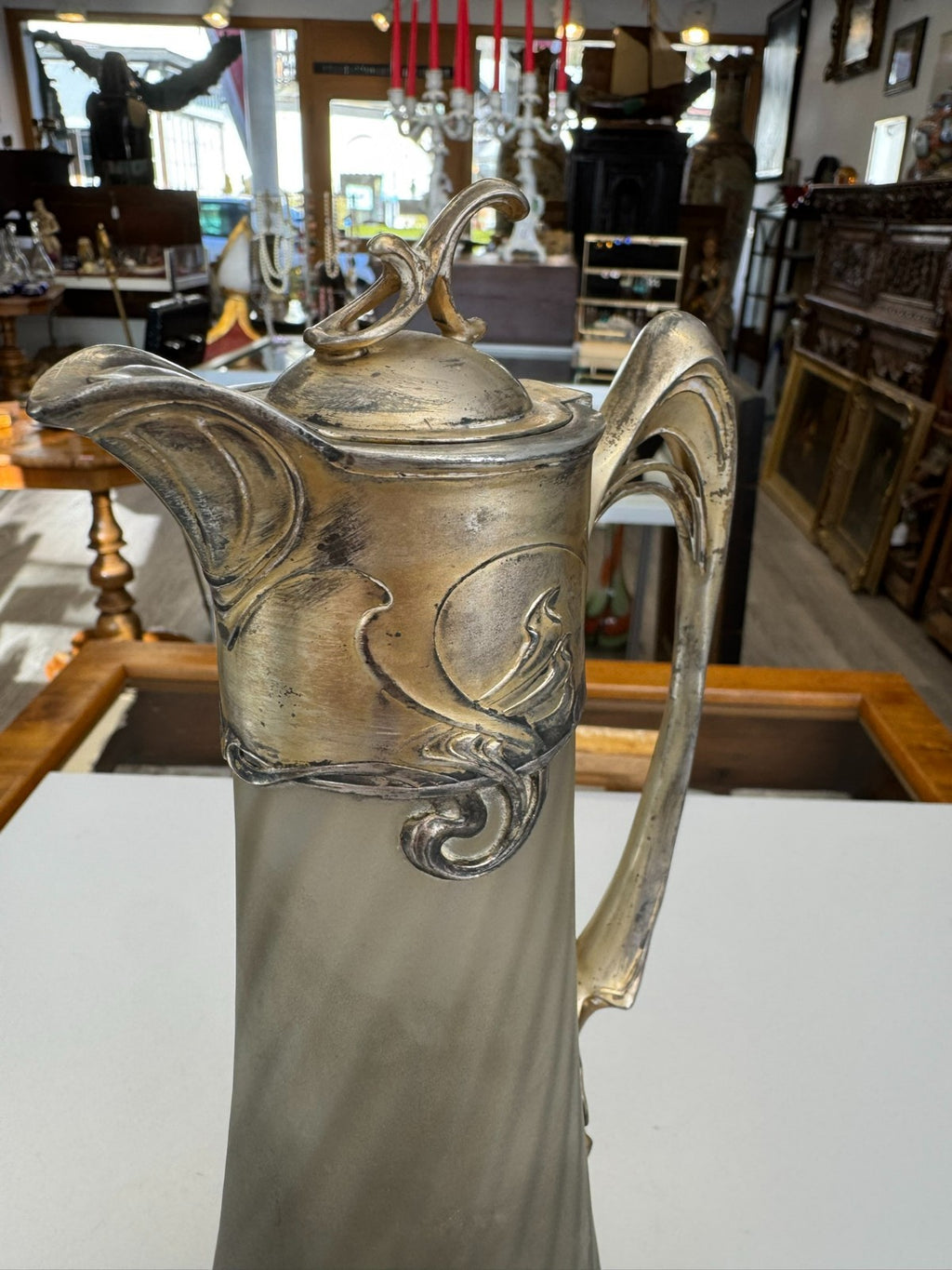 Herausragende Jugendstil Karaffe aus Satiniertem Glas mit Vergoldeter Montur