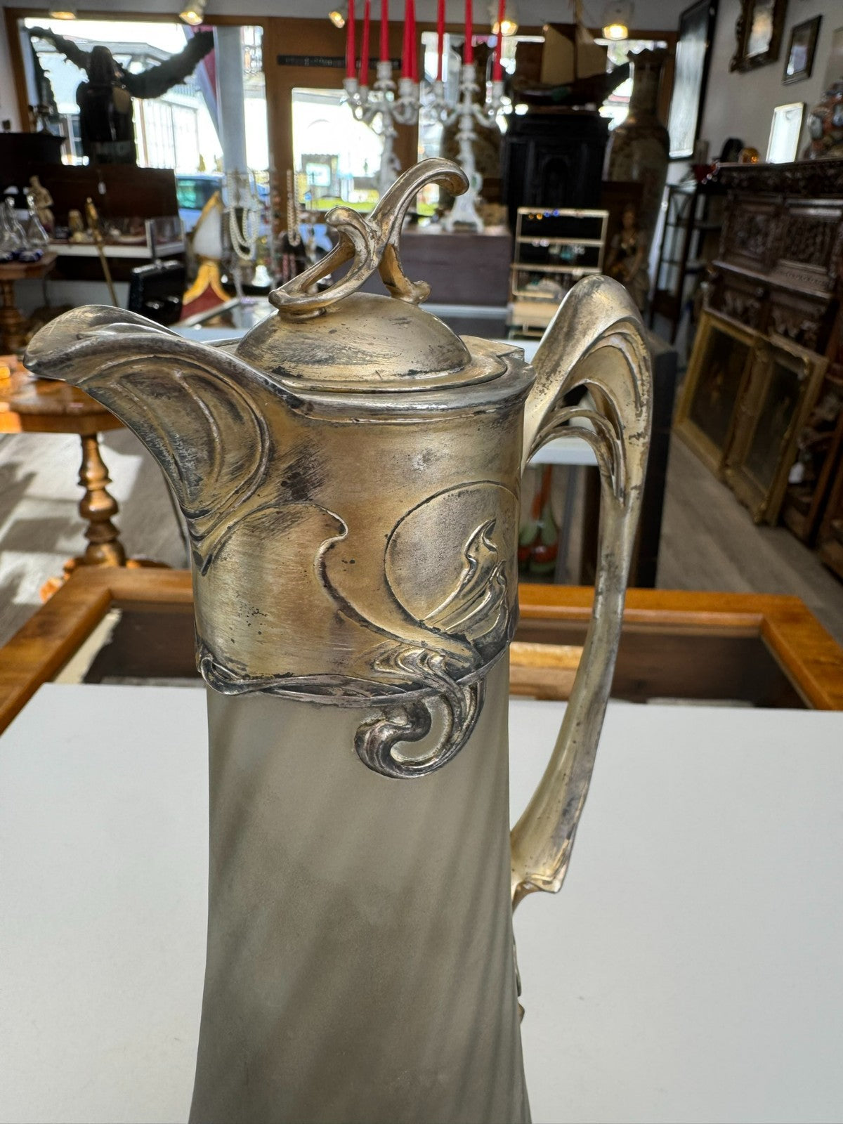 Herausragende Jugendstil Karaffe aus Satiniertem Glas mit Vergoldeter Montur