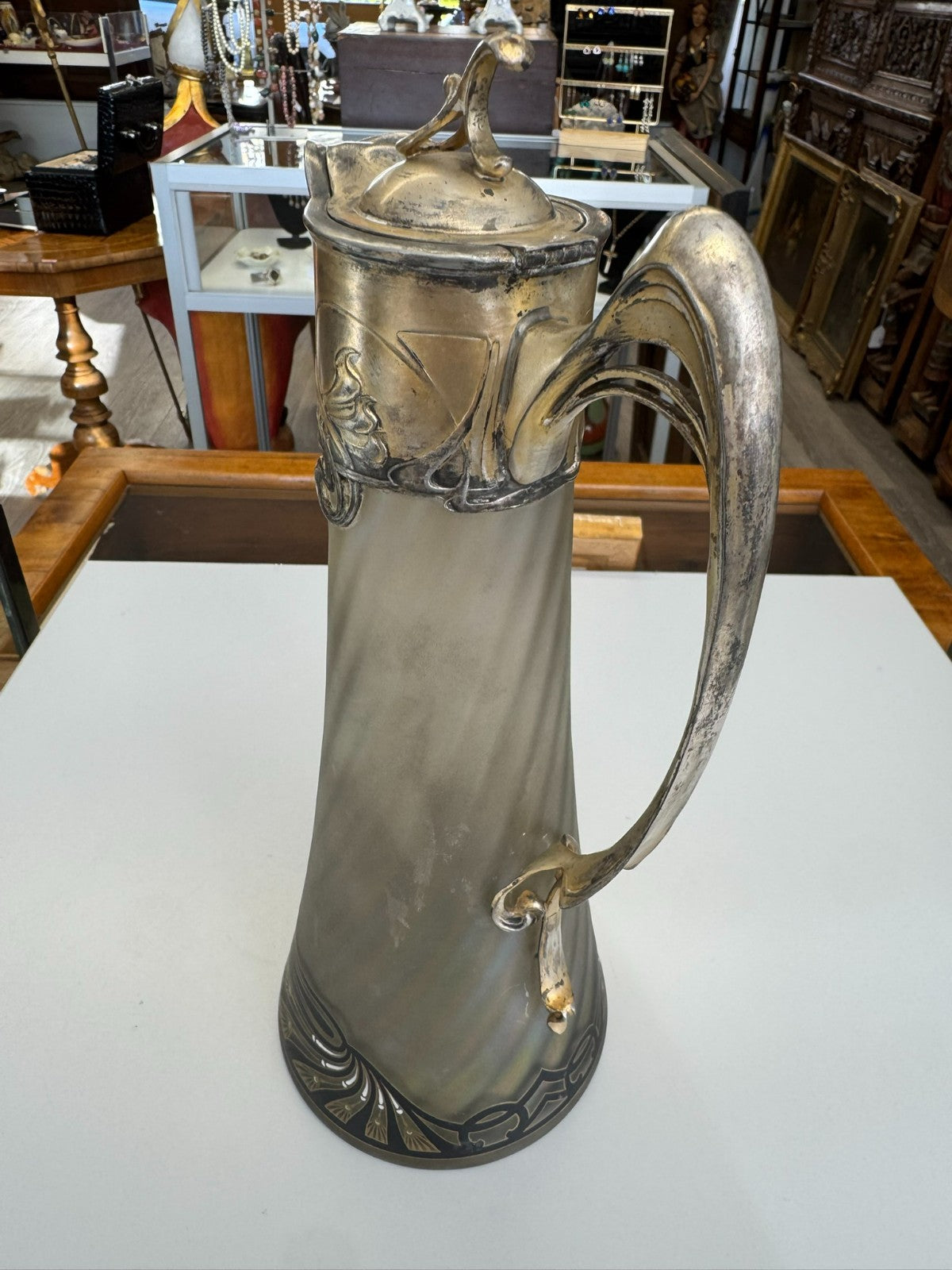 Herausragende Jugendstil Karaffe aus Satiniertem Glas mit Vergoldeter Montur