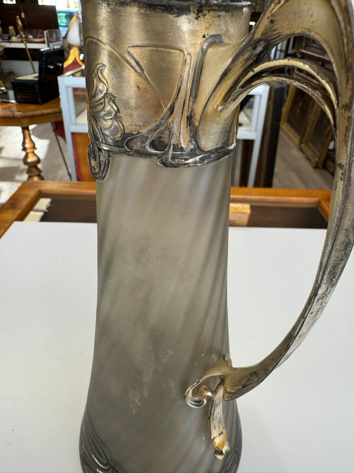 Herausragende Jugendstil Karaffe aus Satiniertem Glas mit Vergoldeter Montur