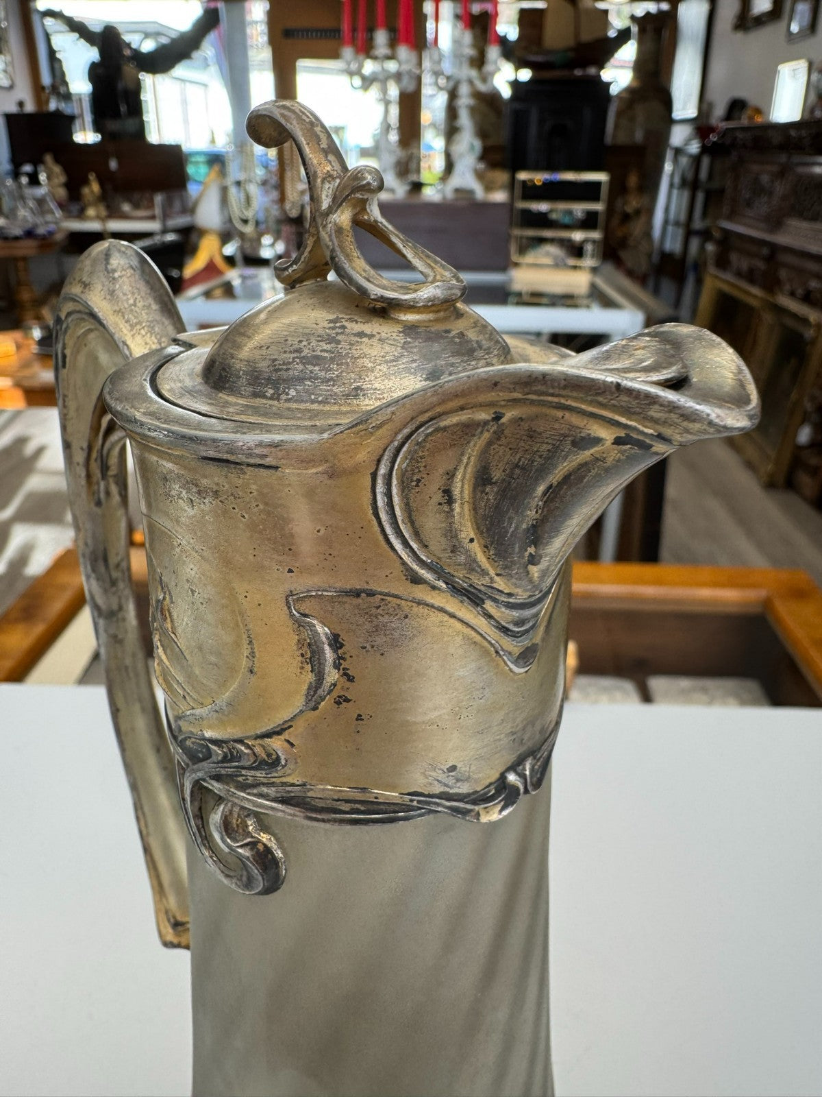 Herausragende Jugendstil Karaffe aus Satiniertem Glas mit Vergoldeter Montur