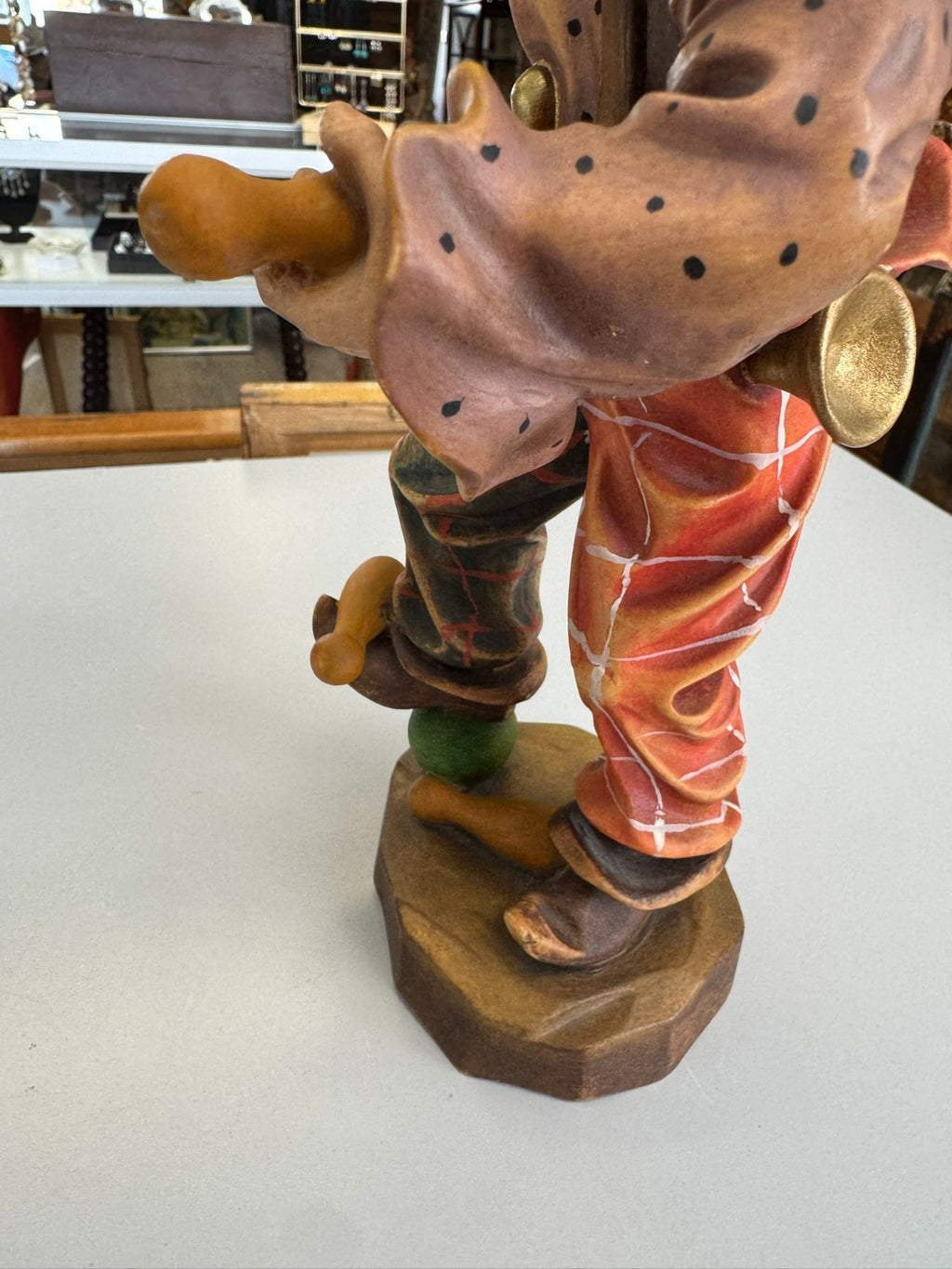 Neuzeitige Skulptur aus Holz 28cm Clown handbemalt