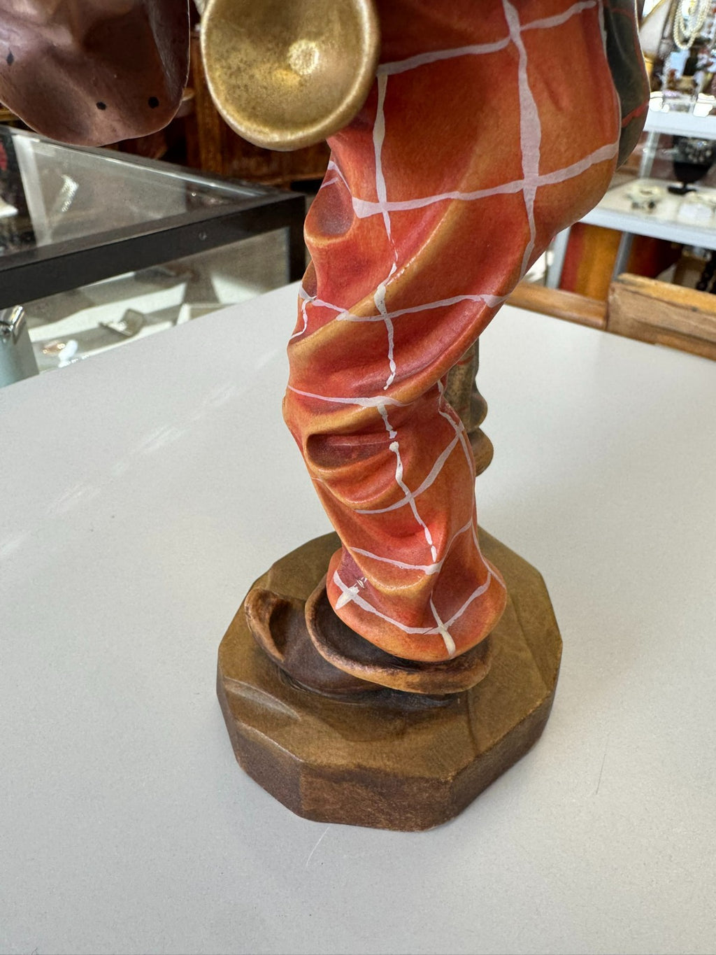 Neuzeitige Skulptur aus Holz 28cm Clown handbemalt