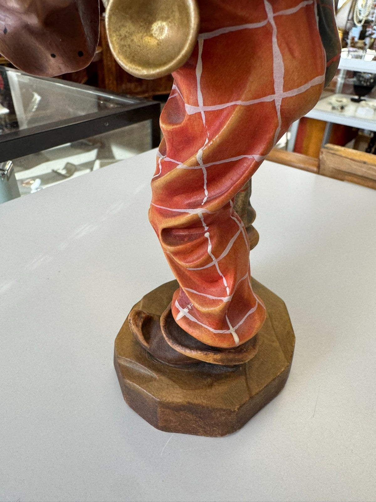 Neuzeitige Skulptur aus Holz 28cm Clown handbemalt
