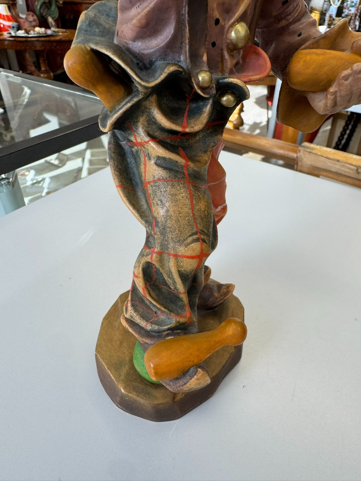 Neuzeitige Skulptur aus Holz 28cm Clown handbemalt