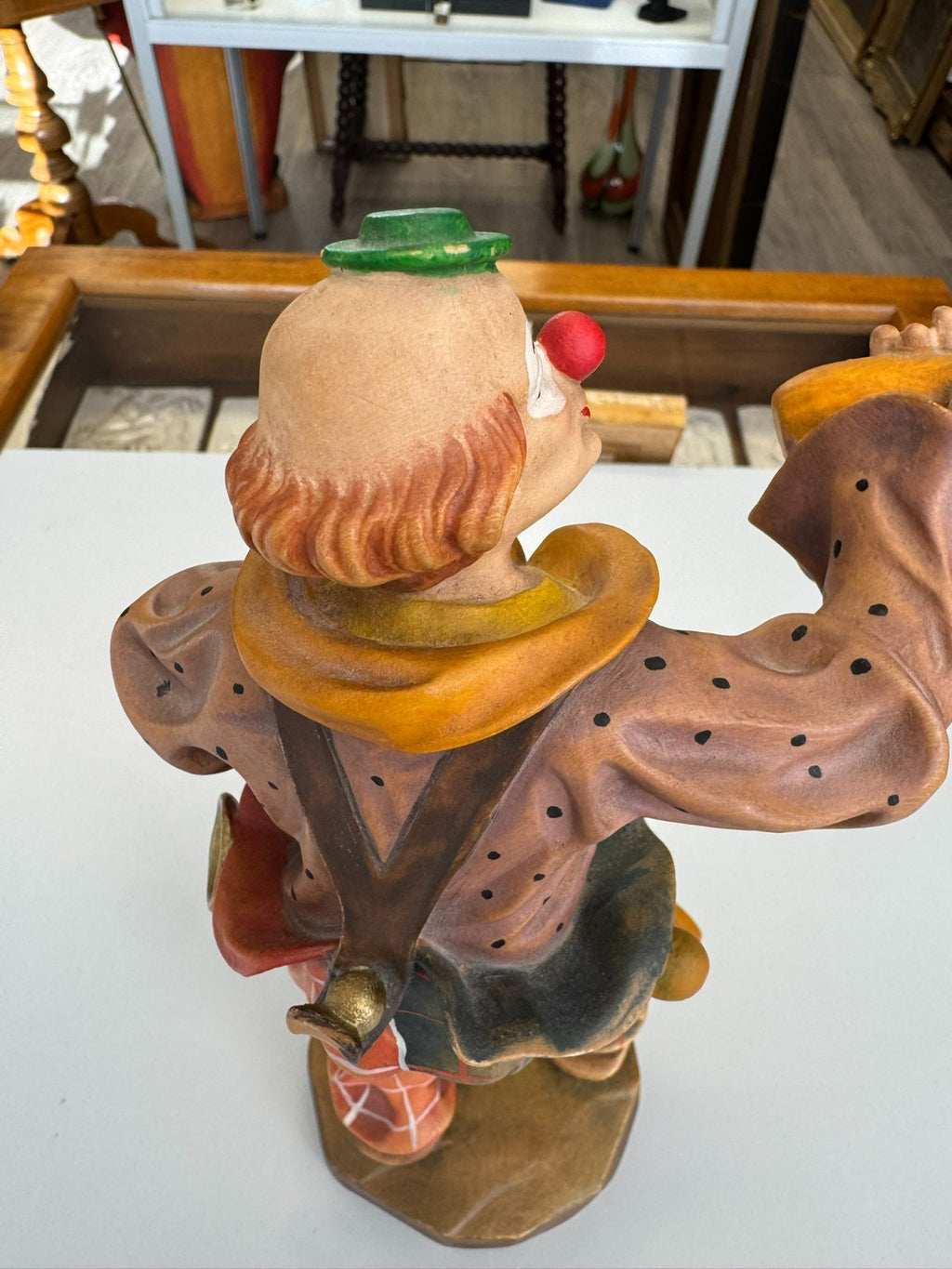 Neuzeitige Skulptur aus Holz 28cm Clown handbemalt