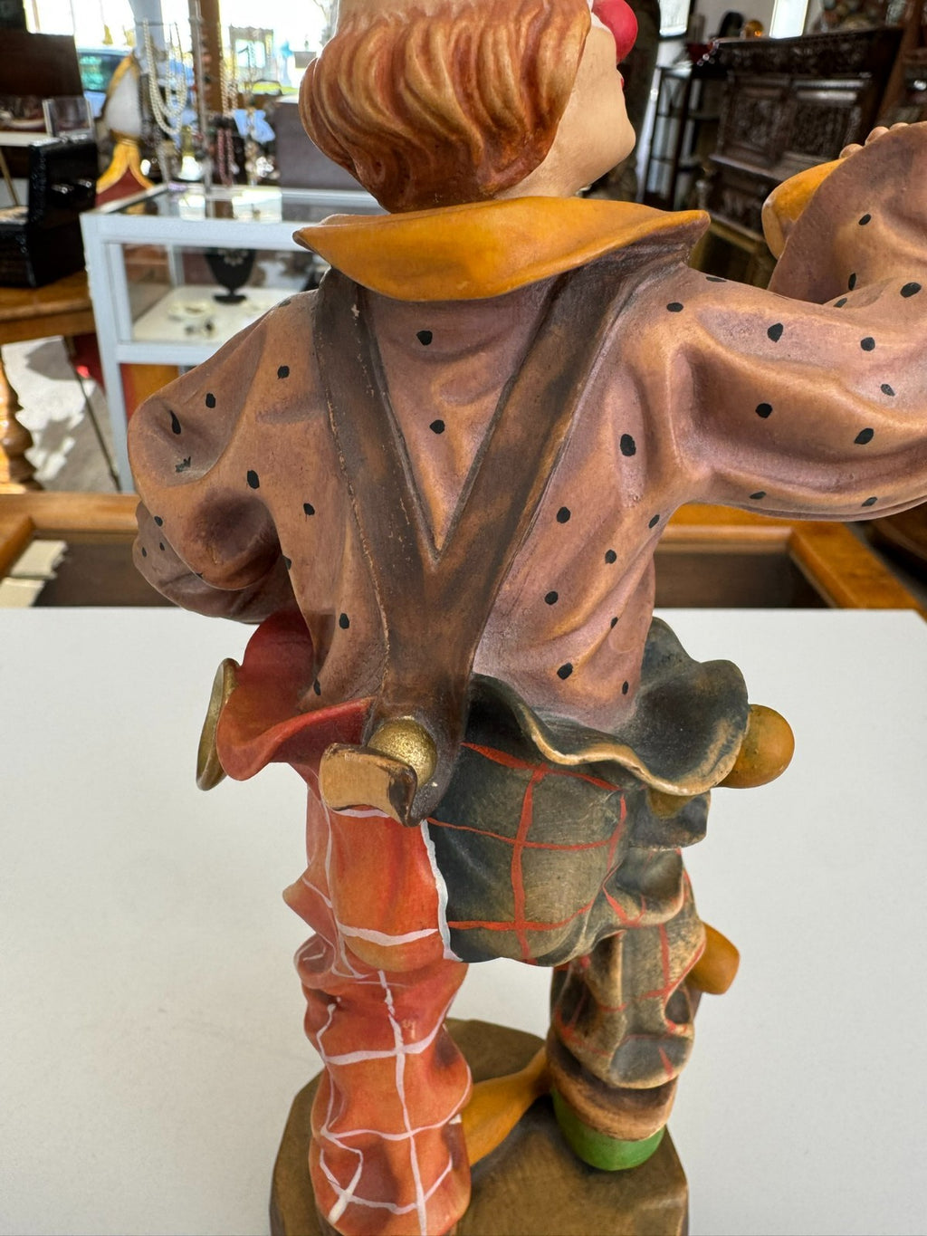 Neuzeitige Skulptur aus Holz 28cm Clown handbemalt