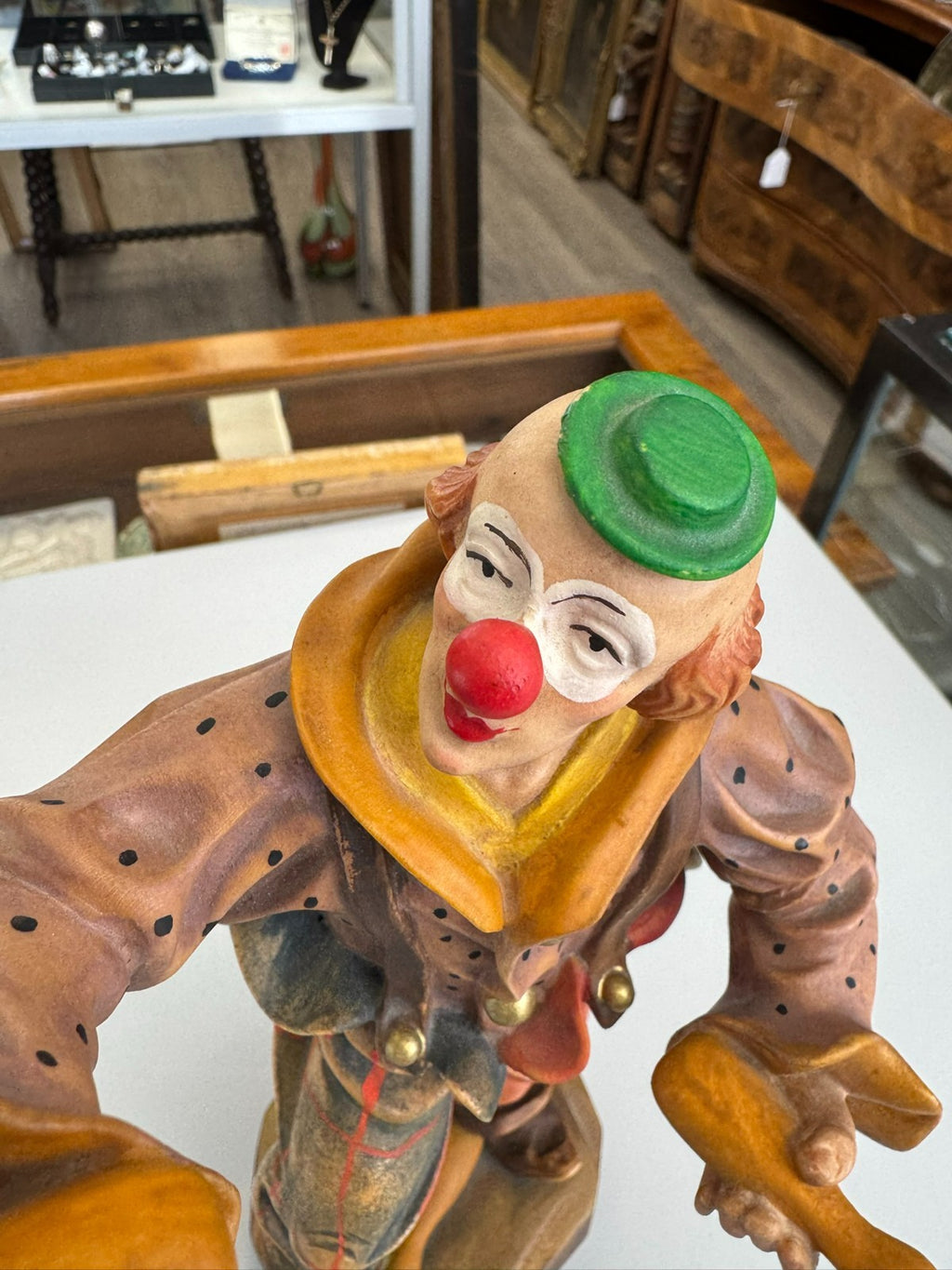 Neuzeitige Skulptur aus Holz 28cm Clown handbemalt