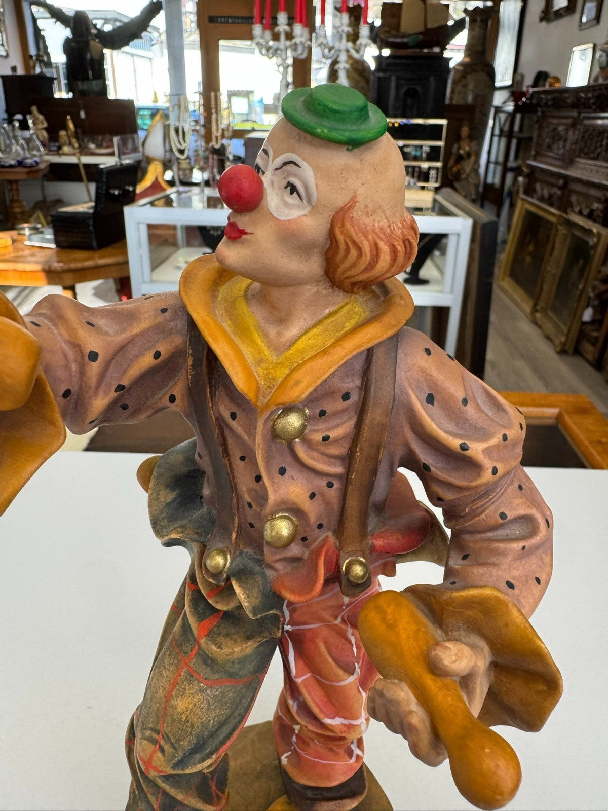 Neuzeitige Skulptur aus Holz 28cm Clown handbemalt